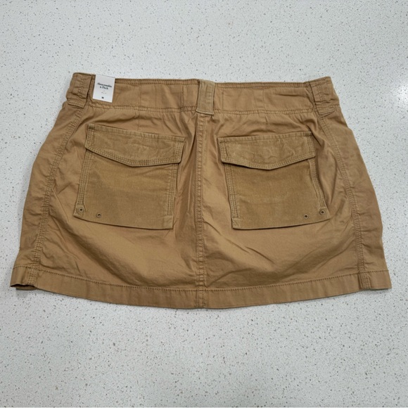 New with tags Abercrombie cargo skirt - Picture 2 of 3